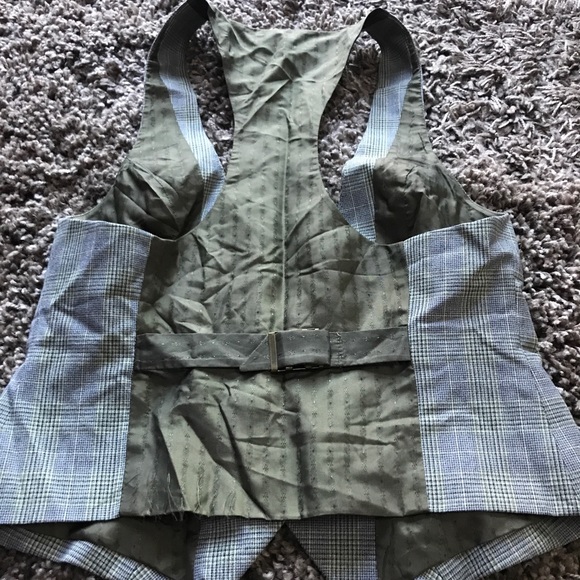 Vest - Picture 4 of 4
